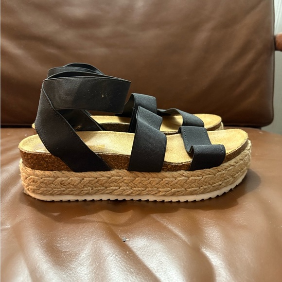 Steve Madden Kimmie black stretchy sandals platform rattan shoes size 7.5 - Picture 2 of 8